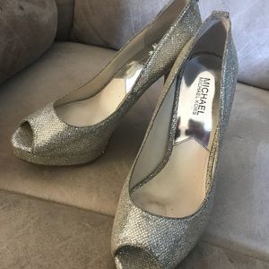 Gorgeous silver Michael Kors heels, sz 9M